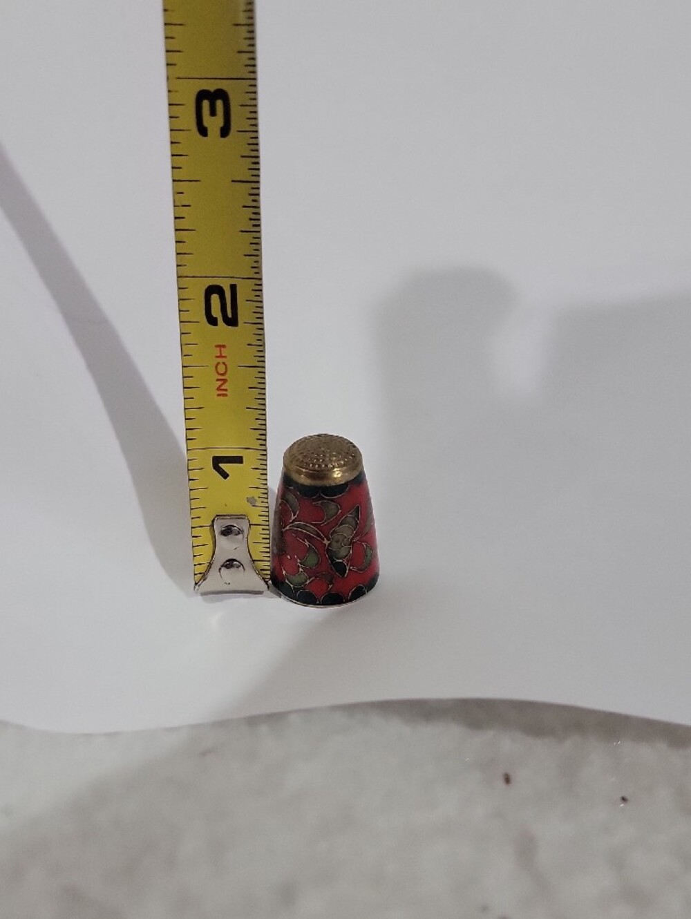 Vintage Chinese Red Floral Cloisonné Sewing Thimble Finger Protector - Picture 7 of 8